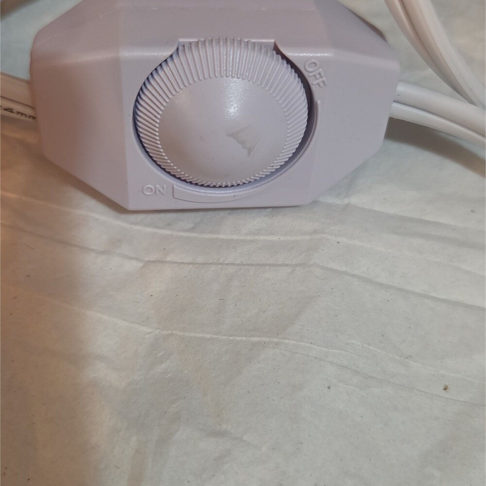Clear Glass Electric Oil Diffuser/Wax Warmer Lamp with Dimmer Switch - Picture 15 of 16